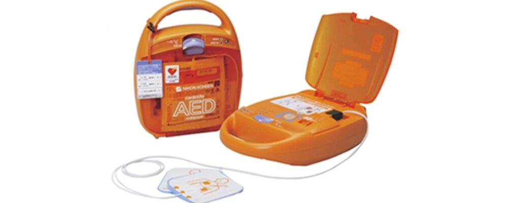 初の国産AED、AED-2100